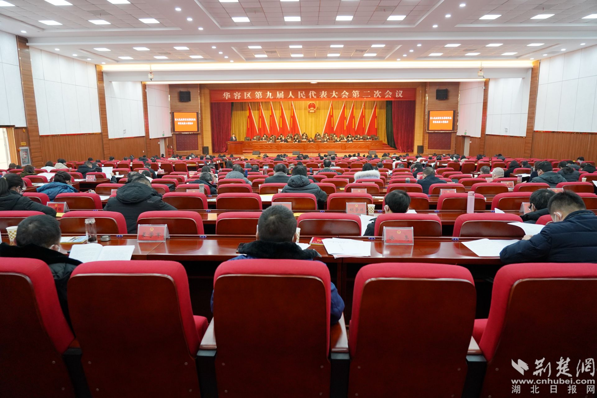 華容區(qū)第九屆人民代表大會(huì)第二次會(huì)議現(xiàn)場。.JPG.JPG