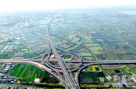 鐵、水、公、空立體式交通運輸通道連線成網(wǎng)_副本.jpg