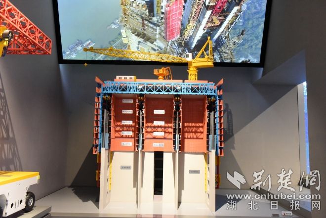 空中造樓機模型 (中國建筑科技館).JPG.JPG