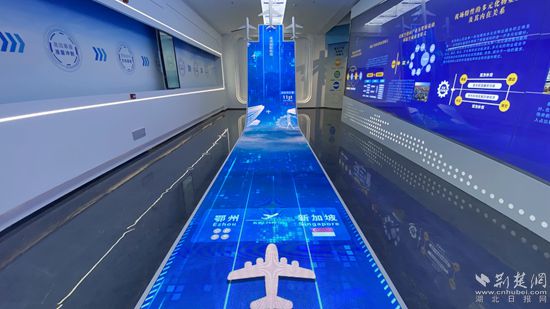 鄂州市臨空經(jīng)濟(jì)區(qū)招商展示中心展廳。記者 胡小軍 攝.jpeg